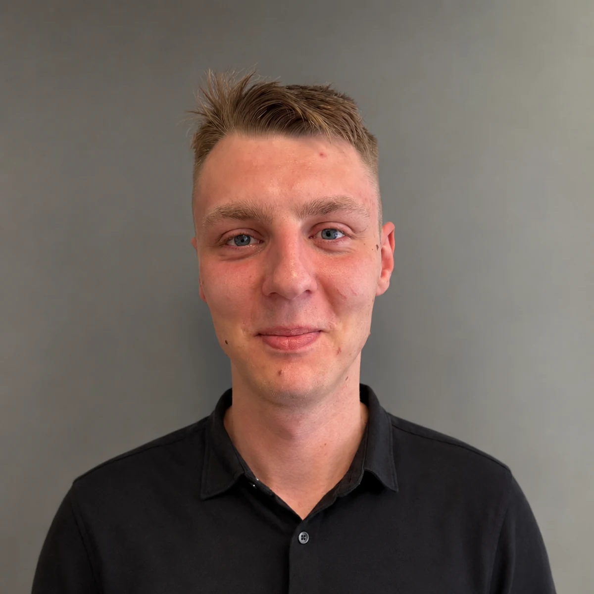 Porträt von Dustin Grundmann